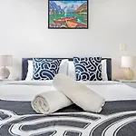 Stylish 1Bed Next To Macquarie Centre & Metro